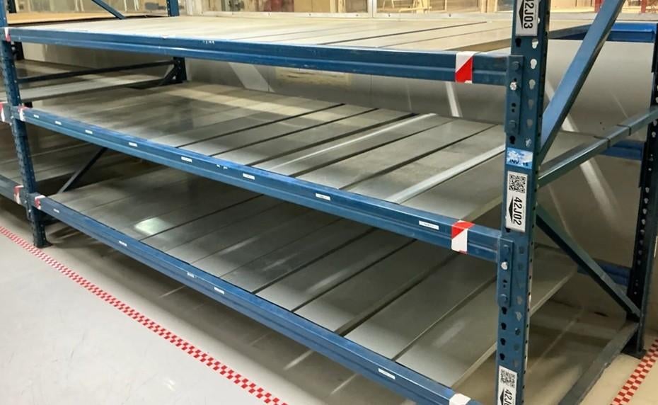 Industriële Magazijnstelling met legborden, Ophalen