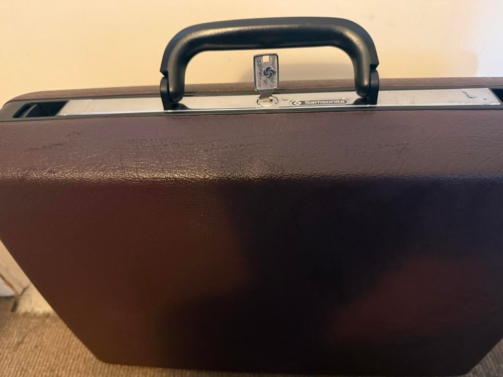 Aktentas, Gebruikt, Hard kunststof, 45 tot 55 cm, Slot
