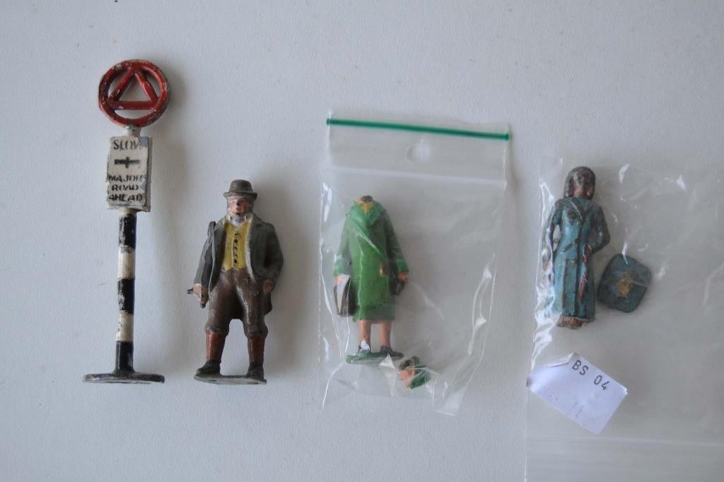 Figurines passagers étain plomb échelle 1, Envoi