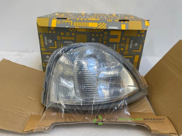 Phare gauche d'un Renault Master, Renault, -, 3 mois de garantie, Utilisé