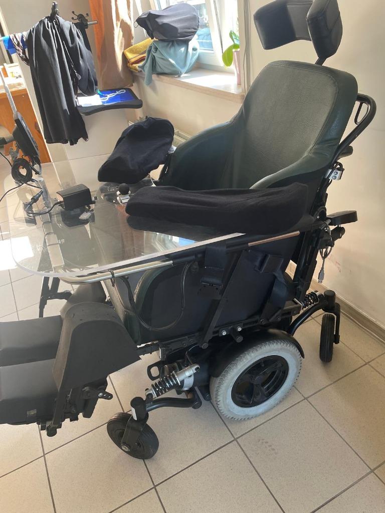Rolstoel + Extra's, Diversen, Rolstoelen, Ophalen, Zo goed als nieuw, Elektrische rolstoel