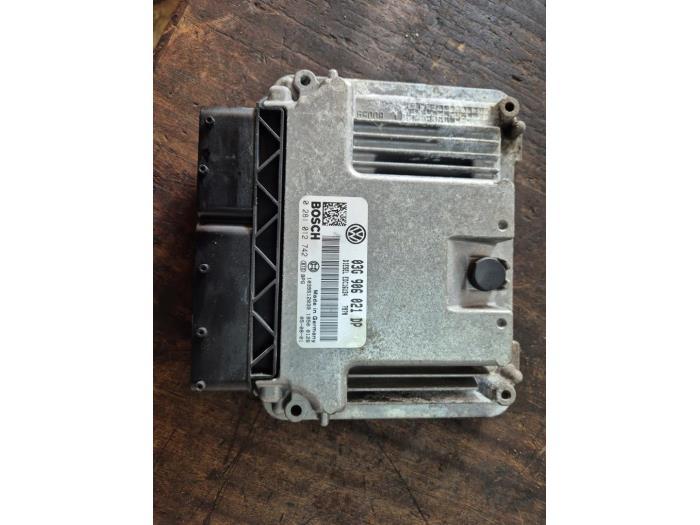 Ordinateur gestion moteur d'un Volkswagen Passat, Enlèvement ou Envoi, 3 mois de garantie, Utilisé, Volkswagen