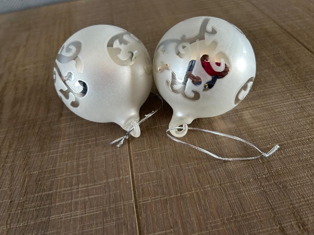 2 speciale kerstballen, Diversen, Kerst, Ophalen of Verzenden, Zo goed als nieuw