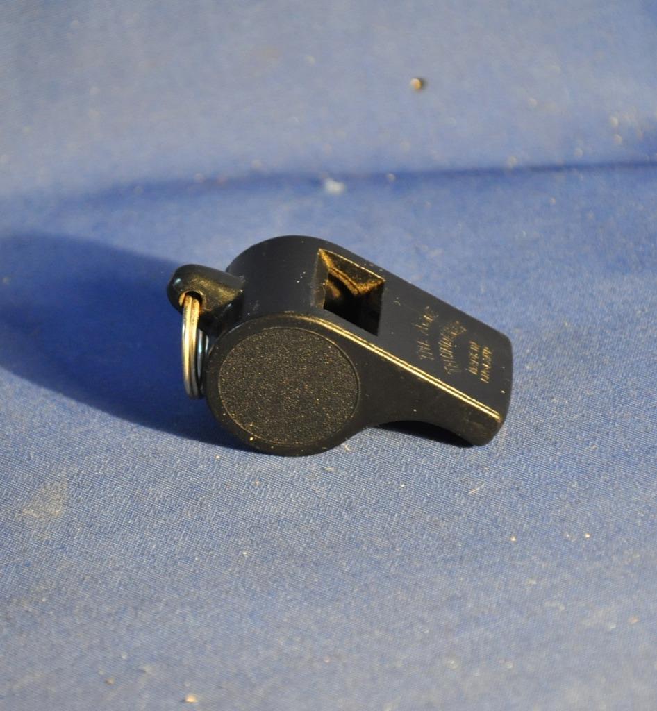 sifflet arbitre de football Angleterre bakelite noir, Collections, Enlèvement ou Envoi, Utilisé, Autres types