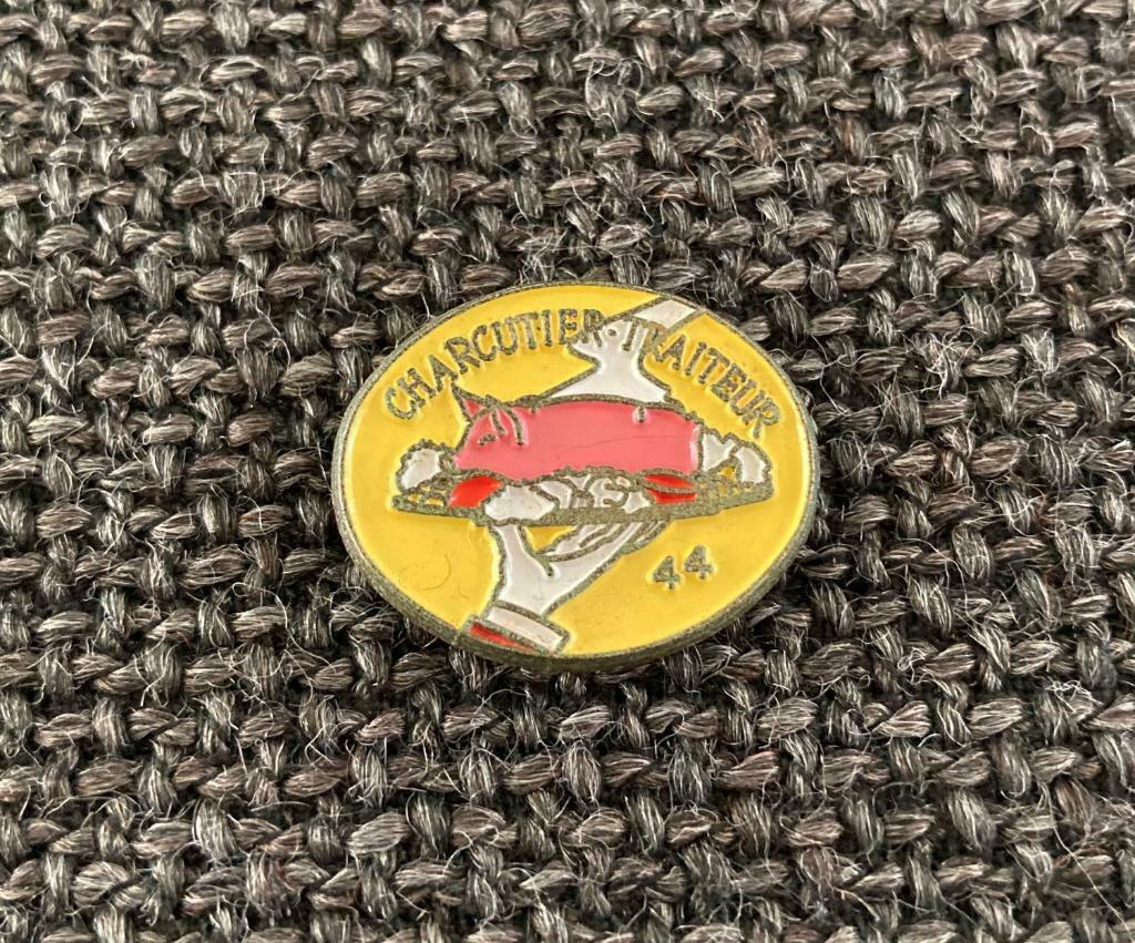 PIN - CHARCUTIER TRAITEUR 44, Envoi, Utilisé, Autres sujets/thèmes, Insigne ou Pin's