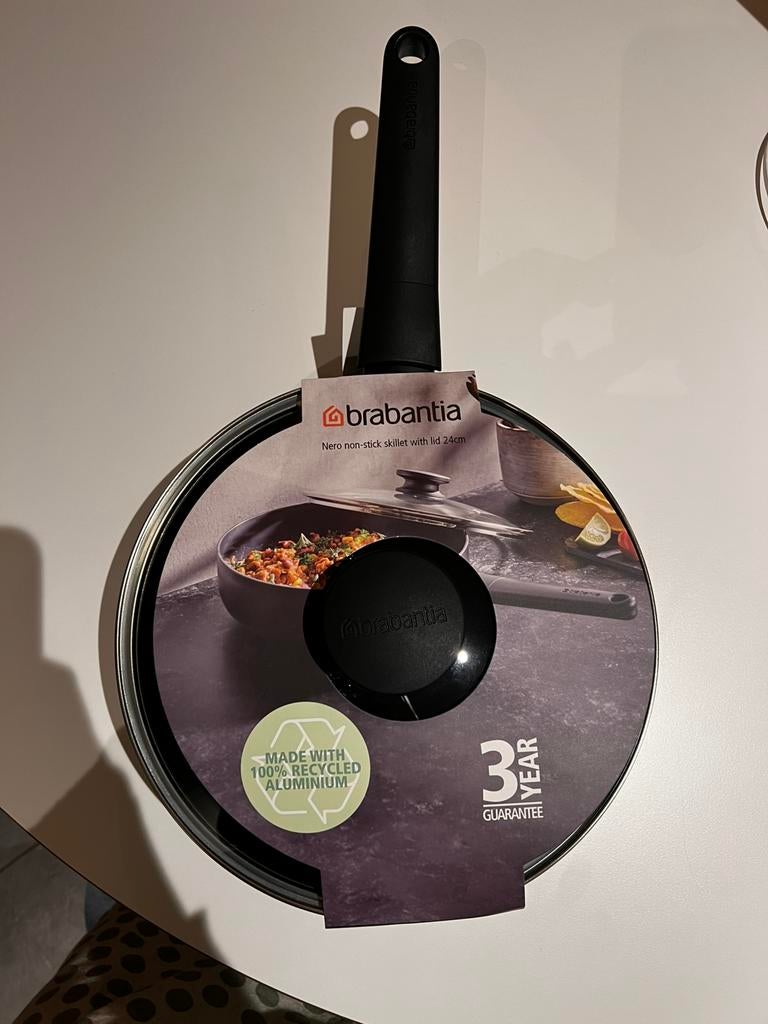Brabantia Nero non-stick 24cm, Huis en Inrichting, Ophalen of Verzenden, Keramische plaat, Koekenpan of Braadpan, Nieuw