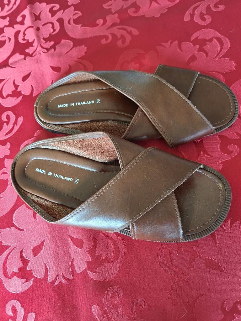 Pantoufles mules pour adolescents en simili cuir brun 38, Enlèvement, Comme neuf, Brun, Pantoufles