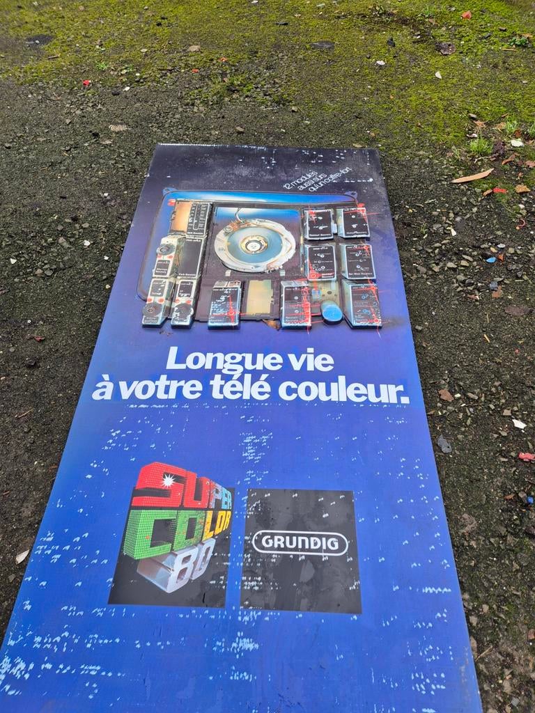Vintage zeer grote reclame in reliëf voor grundig tv, Verzamelen, Ophalen, Zo goed als nieuw, Reclamebord