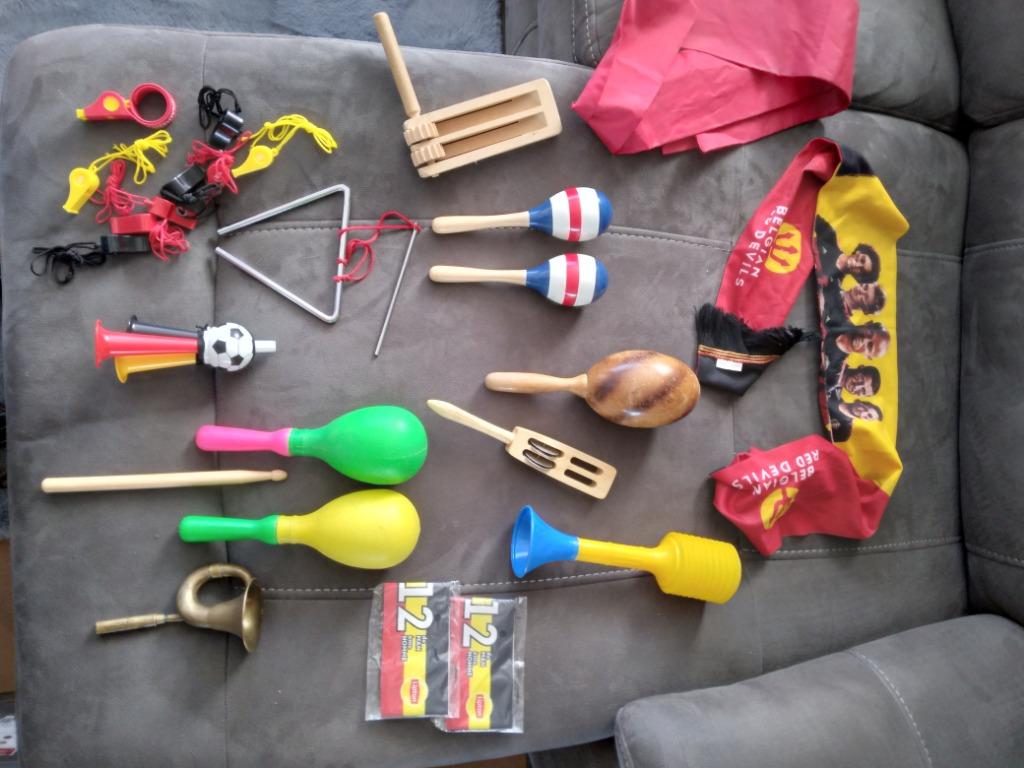 Carnaval hoeden petten muziek instrumenten, Enlèvement ou Envoi, Comme neuf