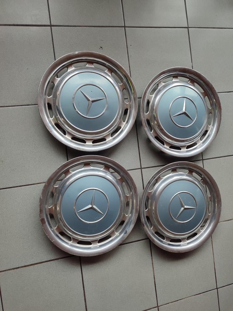 Wieldeksels Mercedes 123 of bar8, Enlèvement