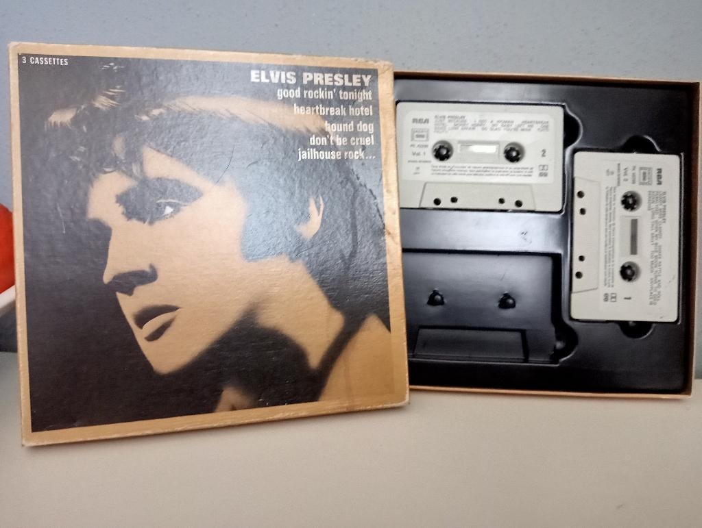Elvis Presley cassette box uit 1977, Cd's en Dvd's, Cassettebandjes, Gebruikt, 2 t/m 25 bandjes, Verzamelalbums, Ophalen of Verzenden