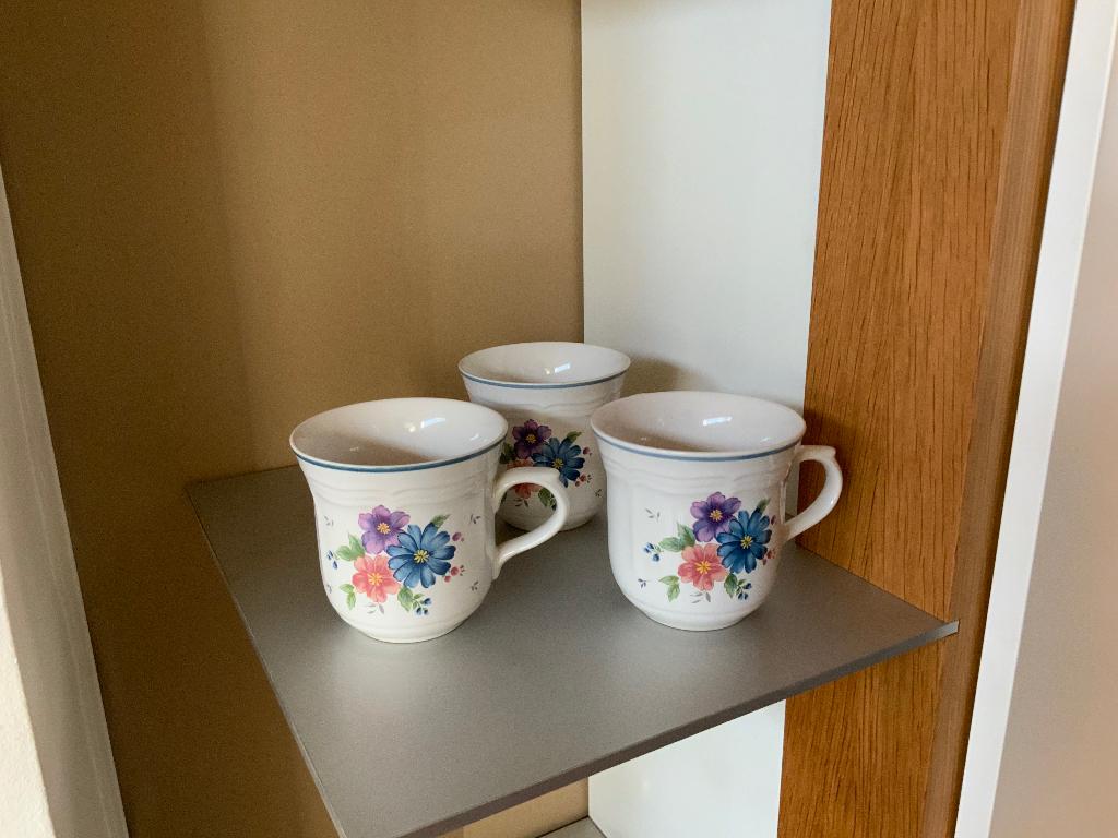 Trois tasses de la collection Provincial Bouquet, Articles professionnels, Horeca | Autre, Enlèvement ou Envoi
