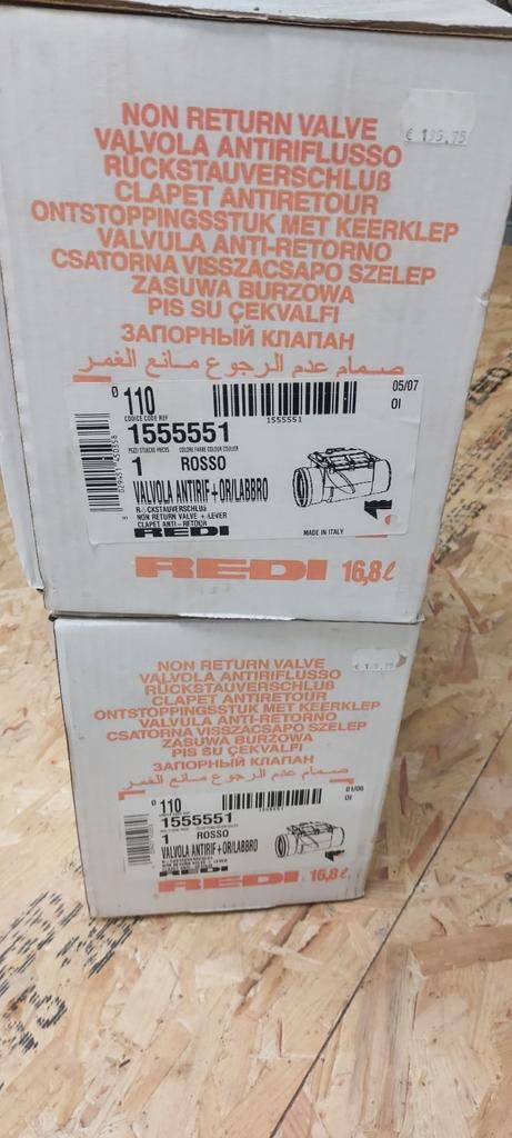 2 stuks redi 110mm terugslagklep nieuw in doos, Bricolage & Construction, Enlèvement ou Envoi, Comme neuf, Évacuation