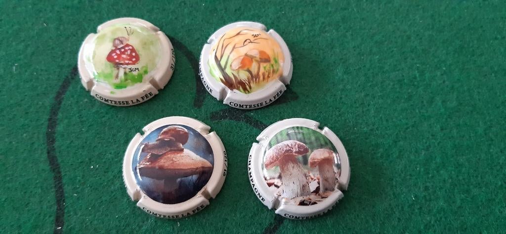4 Belgische Champagne capsules Comtesse La Fee, Verzamelen, Overige Verzamelen, Zo goed als nieuw, Ophalen of Verzenden