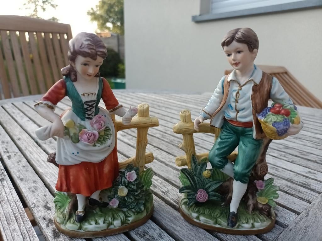 Koppel in biscuit,  18cm hoog, Antiek en Kunst, Ophalen