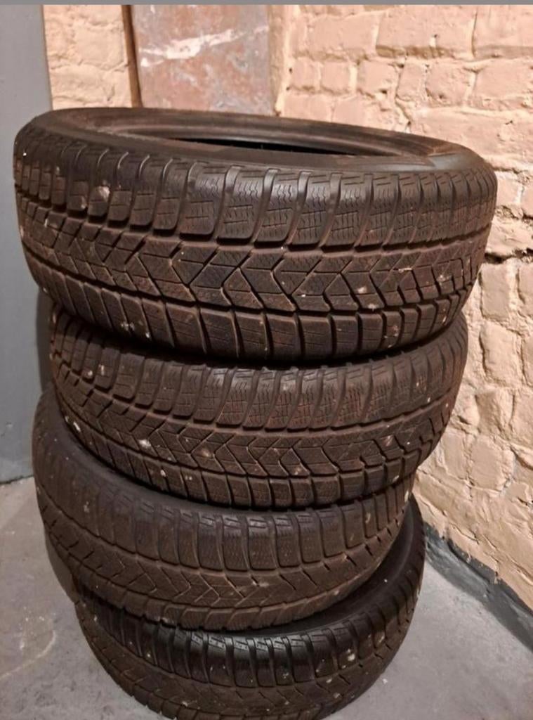 5 pneus hiver . Pirelli . Renault Captur, Ophalen of Verzenden, Winterbanden, Band(en)