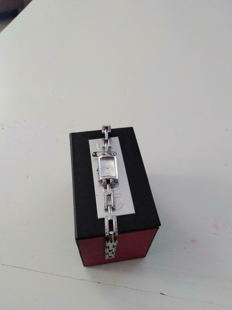 Dameshorloge Guess met bijpassende etui, Ophalen of Verzenden, Guess
