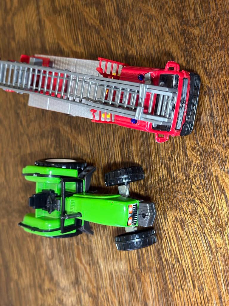 TRACTEUR VERT ET CAMION DE POMPIERS ROUGE, Enfants & Bébés, Jouets | Véhicules en jouets, Enlèvement ou Envoi, Comme neuf