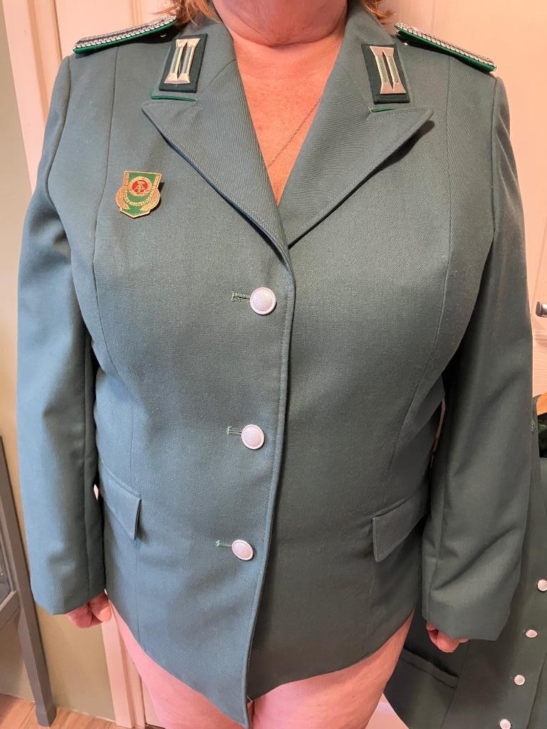 Grote collectie DDR dames uniformen, Verzenden, Landmacht, Kleding of Schoenen