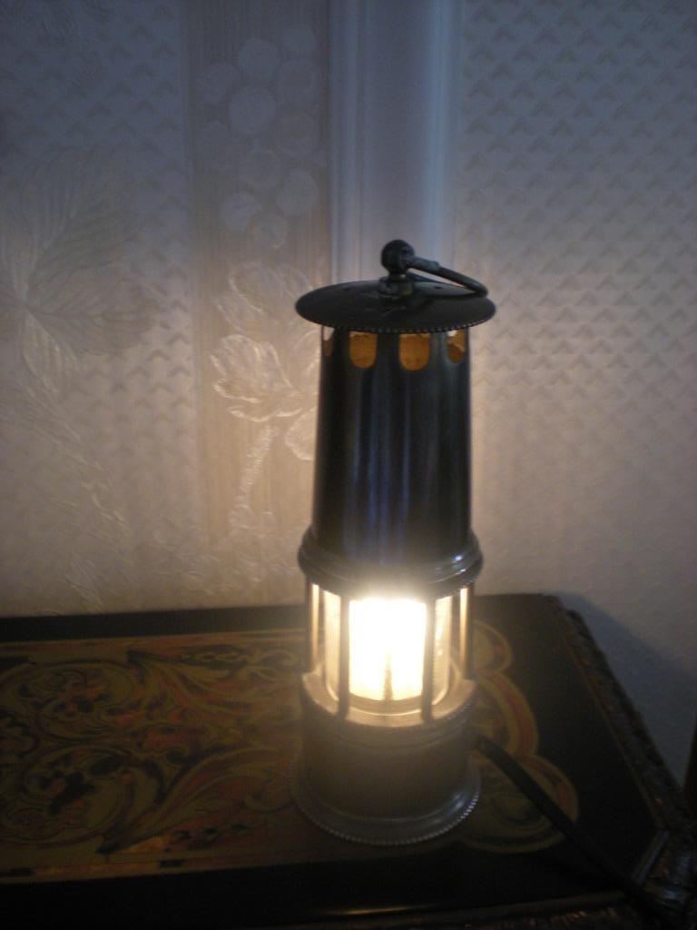 Lampe  de  mineur, Enlèvement