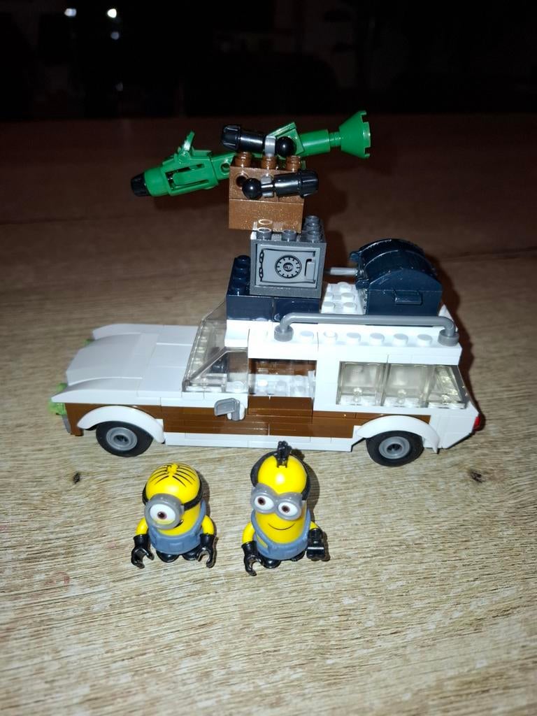Mega Bloks Minions station wagon getaway, Enlèvement