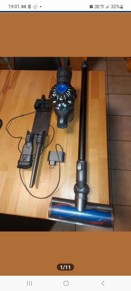 Dyson v6 absolute complet support mural embouts+new batterie, Electroménager, Enlèvement ou Envoi, Reconditionné, Réservoir, Aspirateur
