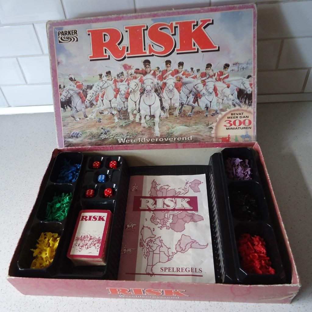 Vintage "RISK" van Parker in goede staat., Een of twee spelers, Ophalen of Verzenden, Gebruikt, Parker