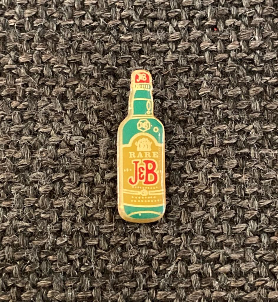 PIN - J&B - WHISKY, Verzamelen, Verzenden, Gebruikt, Merk, Speldje of Pin