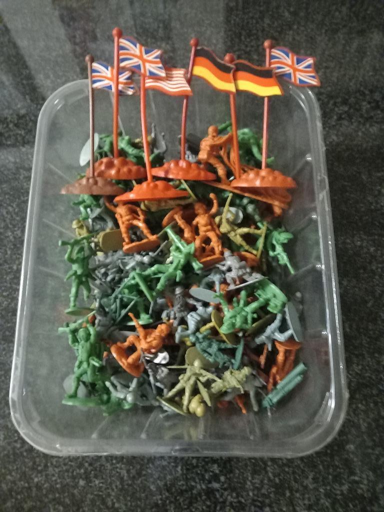 Leger mannekes - tanks - jeeps enz...., Ophalen, Zo goed als nieuw