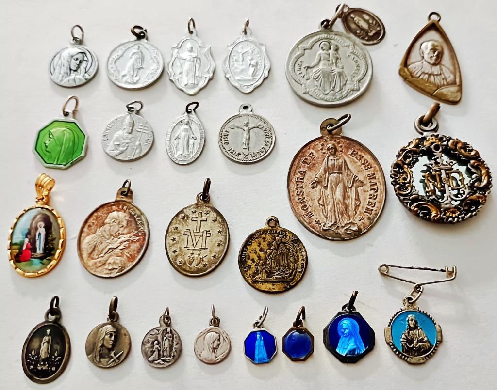 Pendentifs / médailles religieux/ses vintage métal argenté, Enlèvement ou Envoi, Autres couleurs, Autres représentations, Utilisé