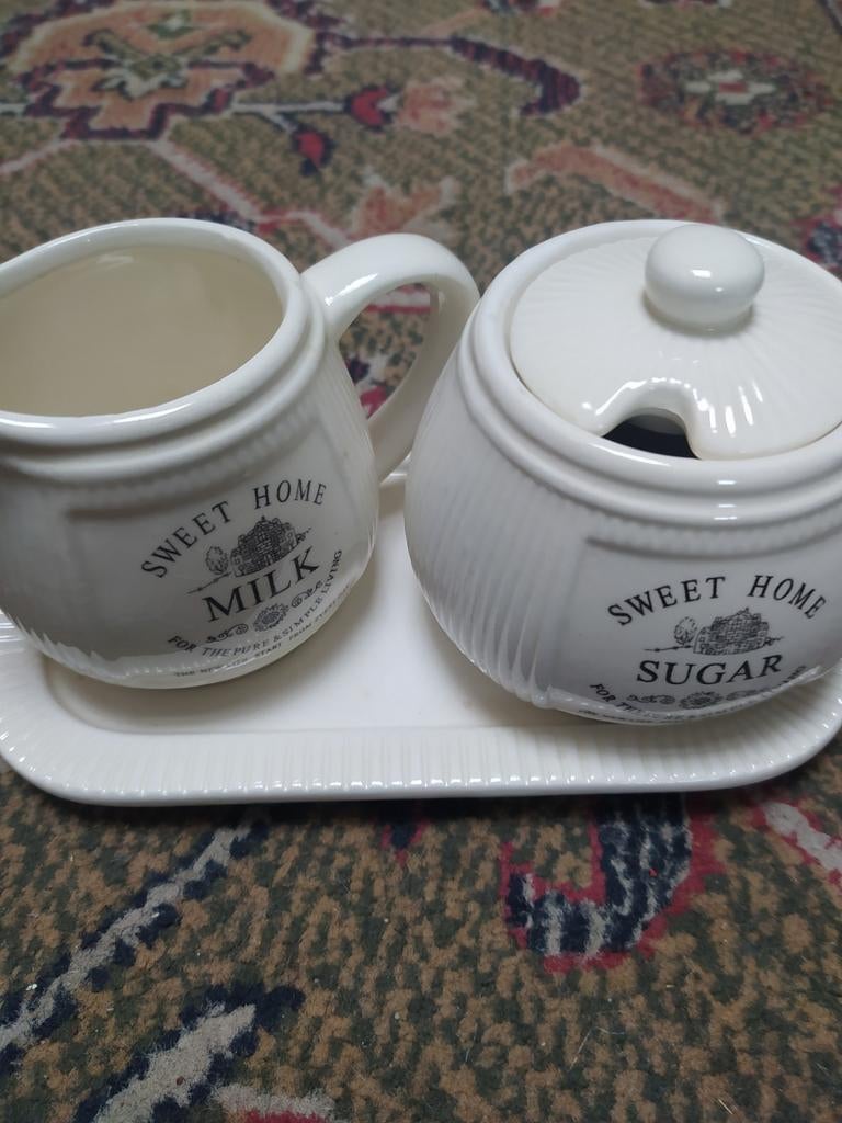 Engelse melk- en suikerpot, merk Sweet Home, Huis en Inrichting, Keuken | Servies, Ophalen of Verzenden, Zo goed als nieuw