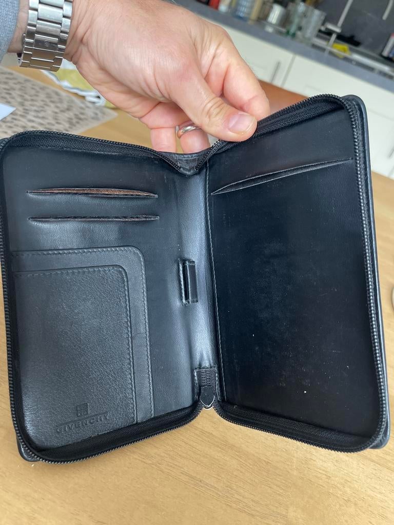 Étui à agenda/porte-documents Givenchy, Bijoux, Sacs & Beauté, Valises, Enlèvement, Utilisé, Cuir