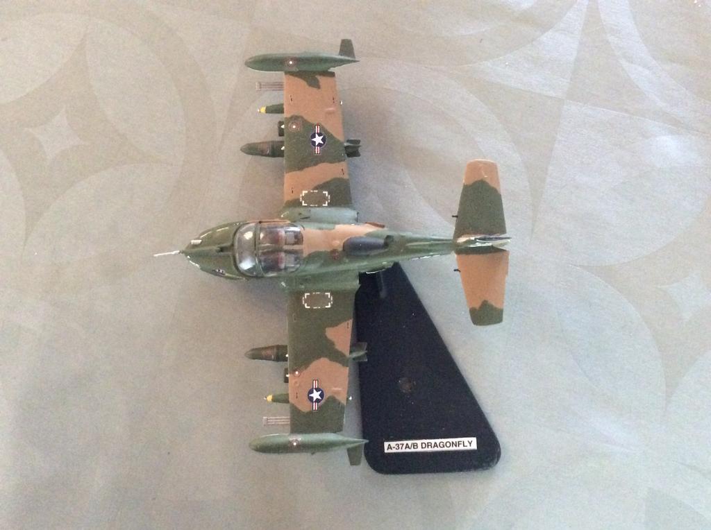 A-37 A/B Libellule., Enlèvement ou Envoi, Comme neuf
