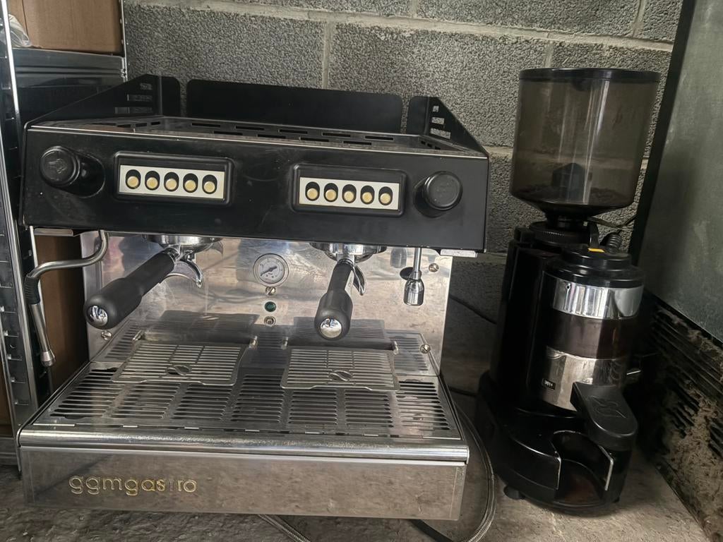 Machine a cafe Ggmgastro avec moulin, Enlèvement, Utilisé, Café et Espresso