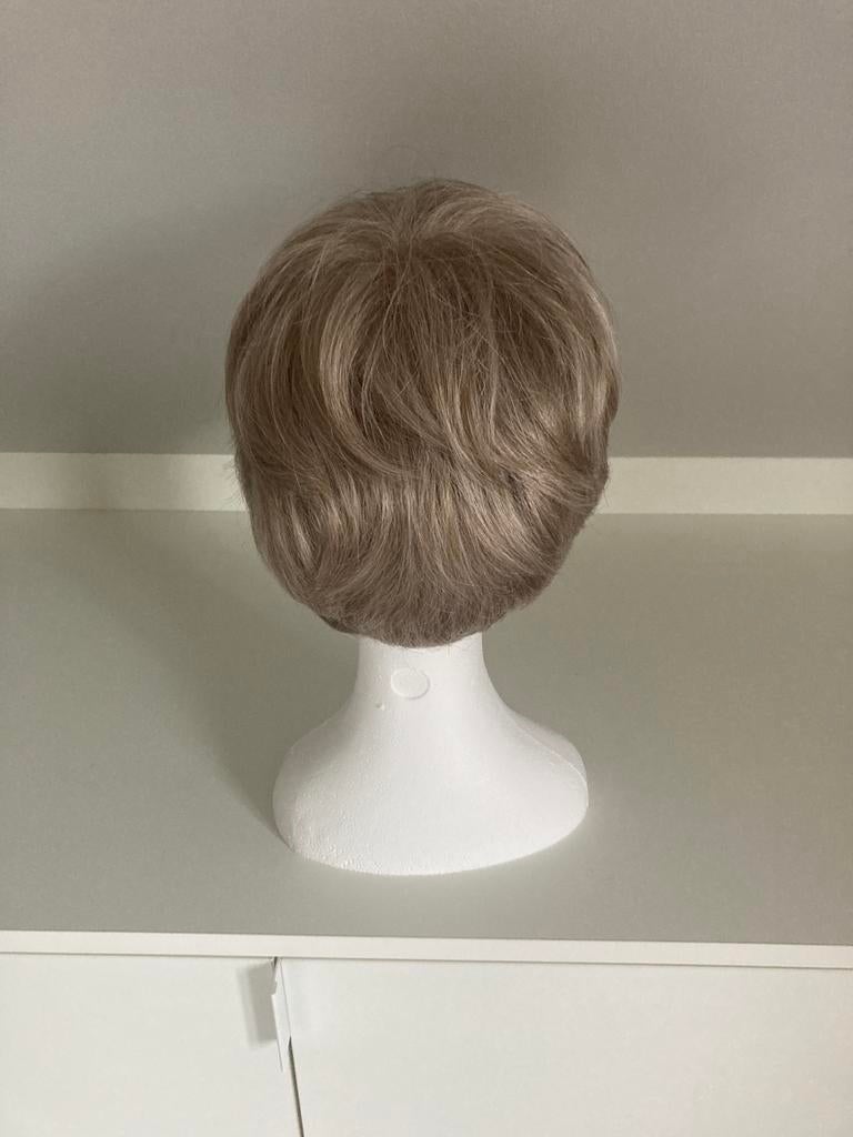 Pruik blond bruin synthetisch, Handtassen en Accessoires, Uiterlijk | Haarverzorging, Ophalen, Nieuw, Pruik of Haarverlenging