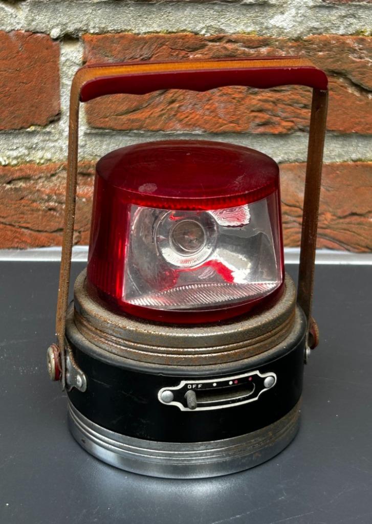 Ancien feu de signalisation des années 1960, Enlèvement ou Envoi