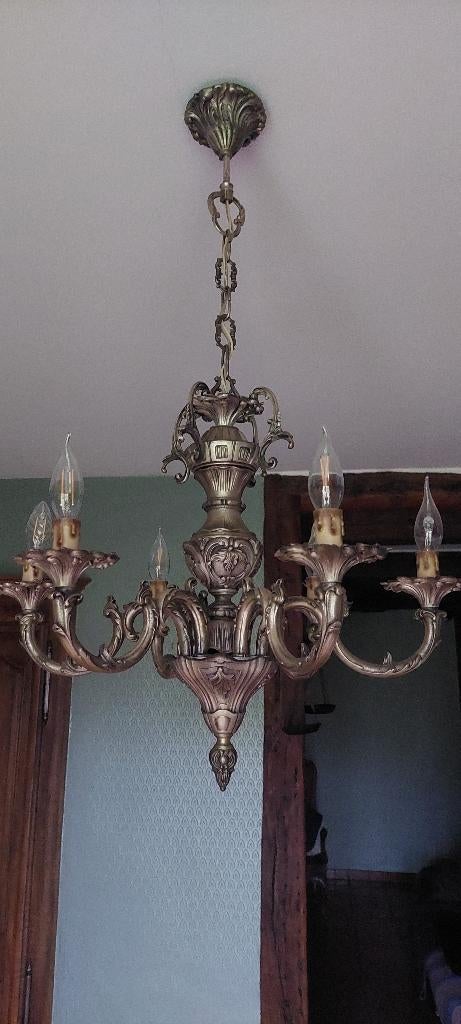 Lustre en étain des années 60, Enlèvement