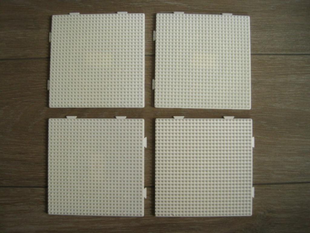 Ensemble de 4 planches à repasser sur perles, Enlèvement ou Envoi, Utilisé, Bricolage