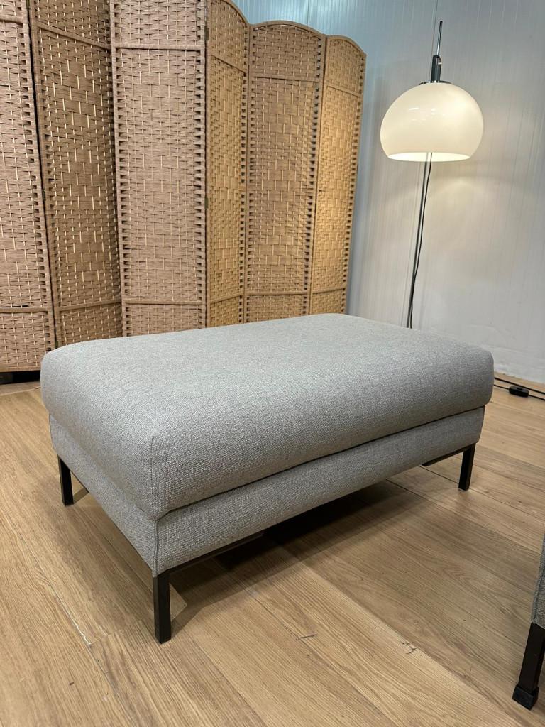 NIEUWSTAAT Design on Stock Aikon Lounge Hocker – NP: €1.250, Design Voetenbanken en Poefen Design on Stock, 50 tot 75 cm, Ophalen of Verzenden