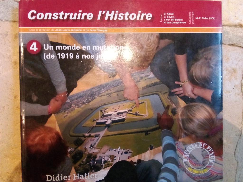 Livre scolaire histoire 4e tome, Livres, Histoire, Enlèvement ou Envoi, Comme neuf, Secondaire