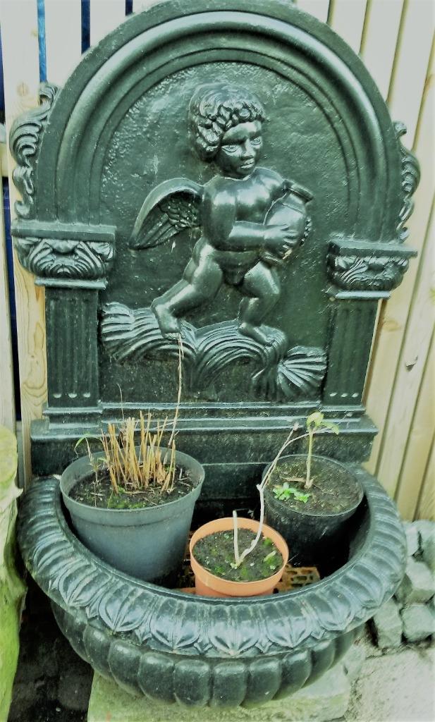 muurfontein - tuinbeeld, Enlèvement, Comme neuf, Fonte, Ornement d'eau