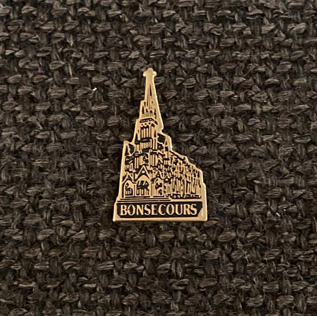 PIN - BONSECOURS - BON-SECOURS - BASILIEK - BASILIQUE, Envoi, Utilisé, Ville ou Campagne, Insigne ou Pin's