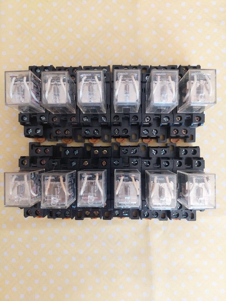 12 stuks Omron LY2 relais 230Vac, Enlèvement ou Envoi, Comme neuf