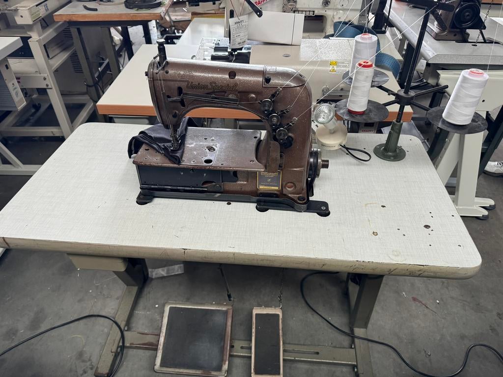 Industriële naaimachine coverlock interlock union special, Enlèvement ou Envoi, Machine à coudre