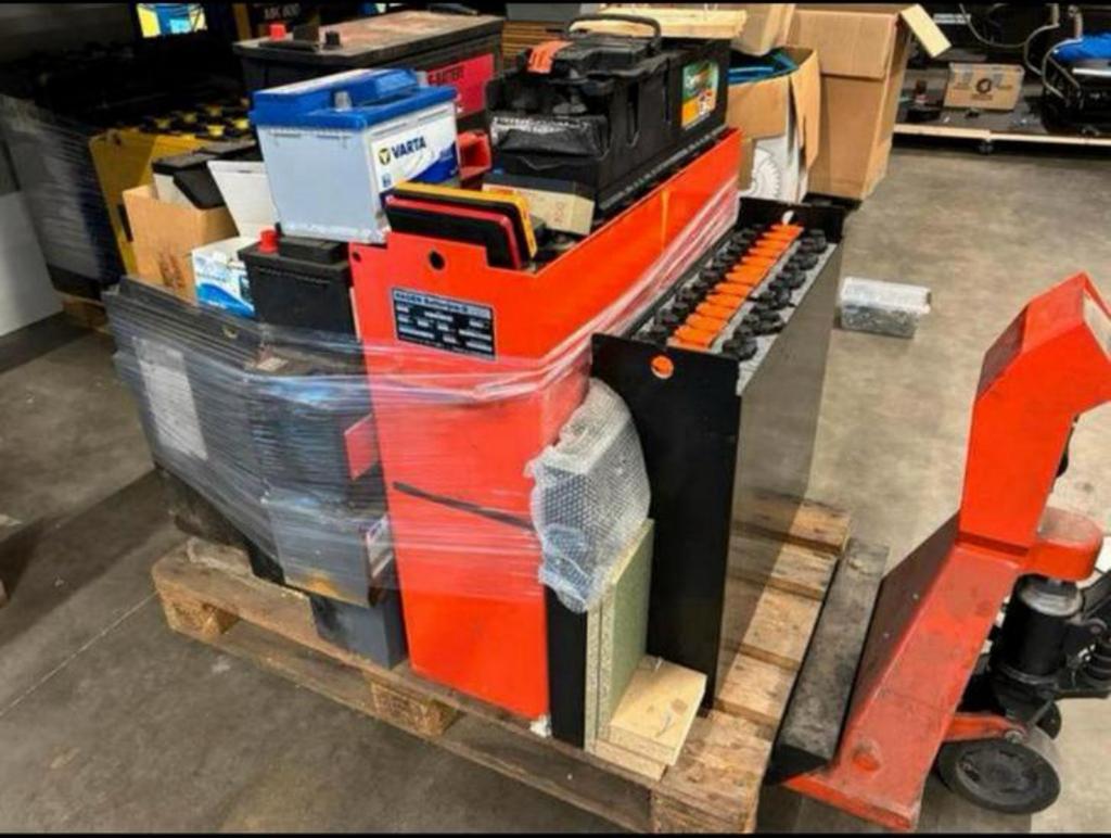 Ca 3100kg loodbatterijen traktiebatterijen schroot lood accu, Ophalen