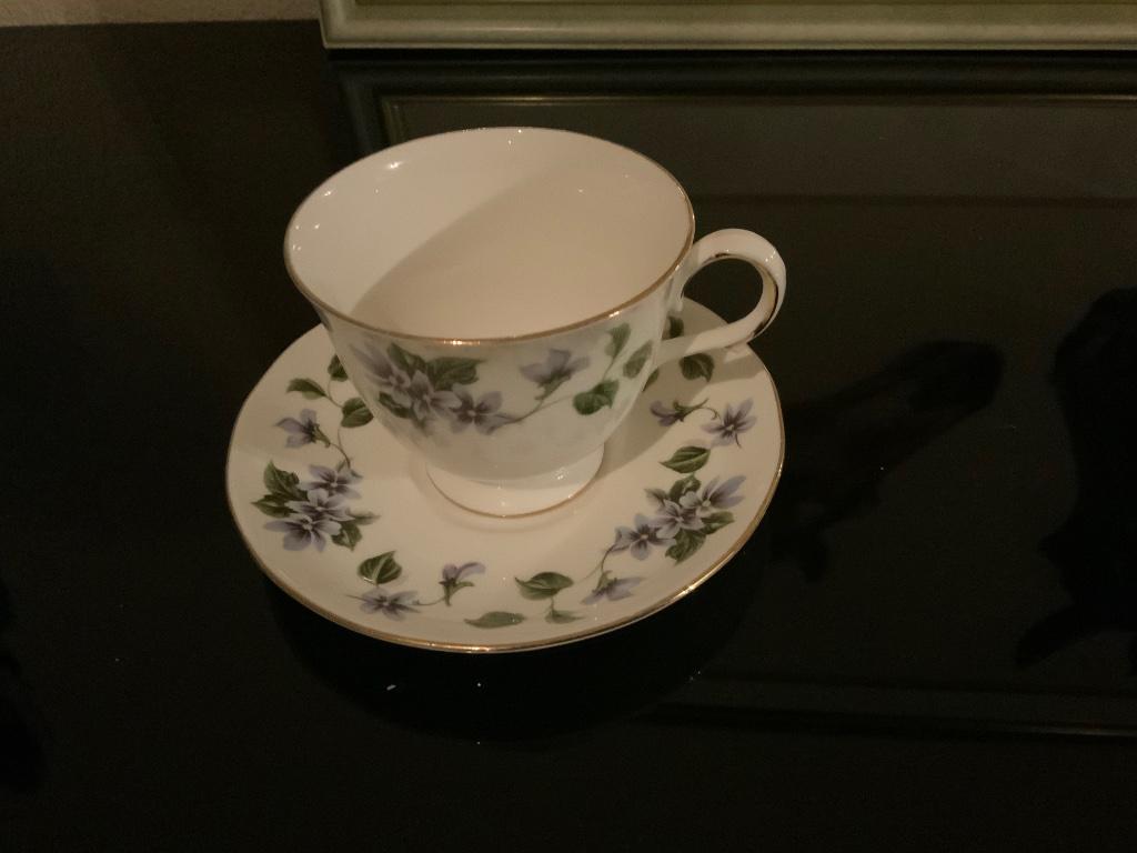 Vintage theekopje en schotel queen anne, Antiek en Kunst, Antiek | Servies los, Ophalen of Verzenden