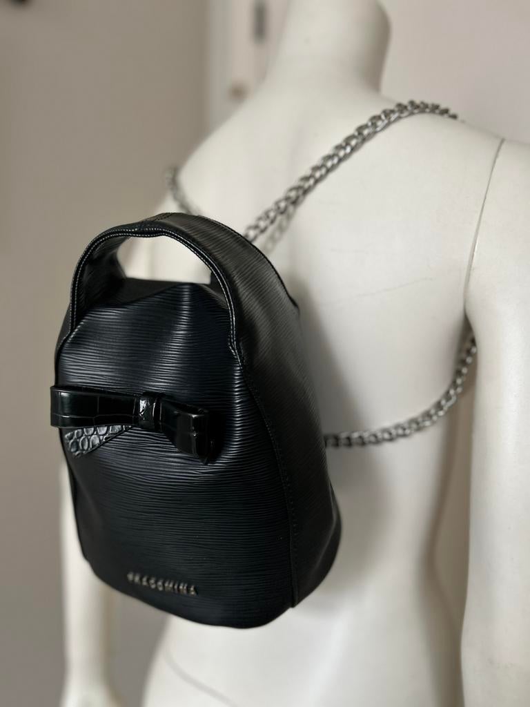 Fracomina zwarte rugzak met ketting, Handtassen en Accessoires, Tassen | Damestassen, Ophalen of Verzenden, Zo goed als nieuw