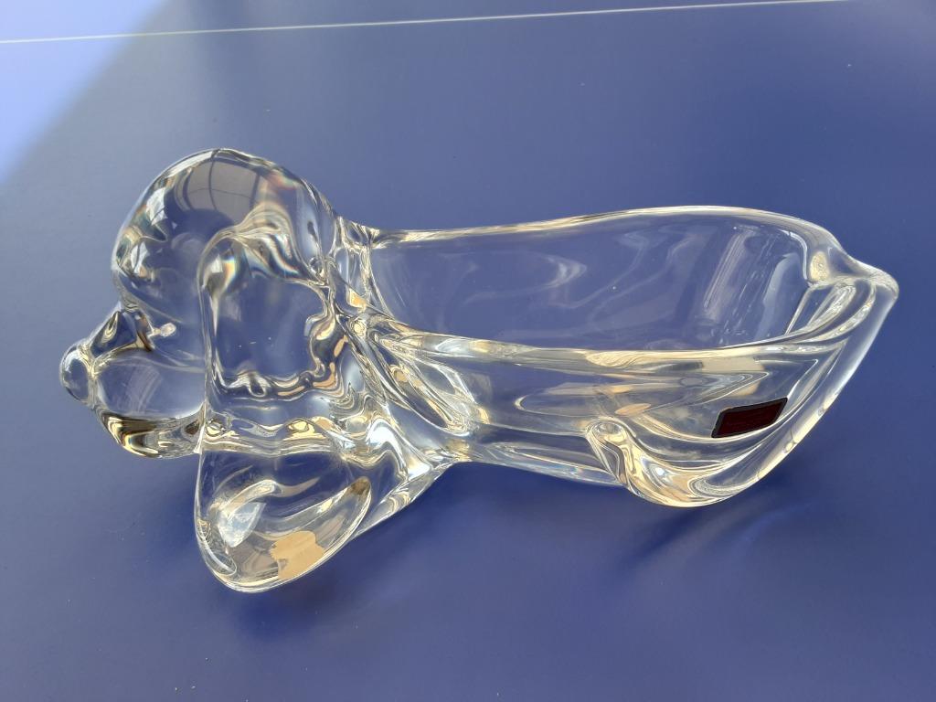kristallen asbak vorm hond, Enlèvement