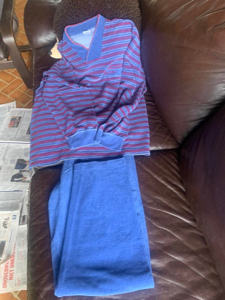 2 Winter herenpyjama’s spons Perlina medium, Ophalen, Gedragen