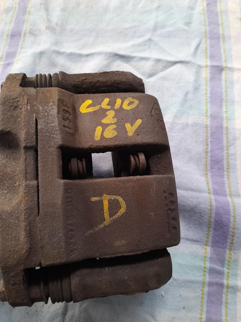 VOORSTE remklauwen renault clio 2   / 5060 AUVELAIS, Ophalen of Verzenden, Gebruikt, Renault